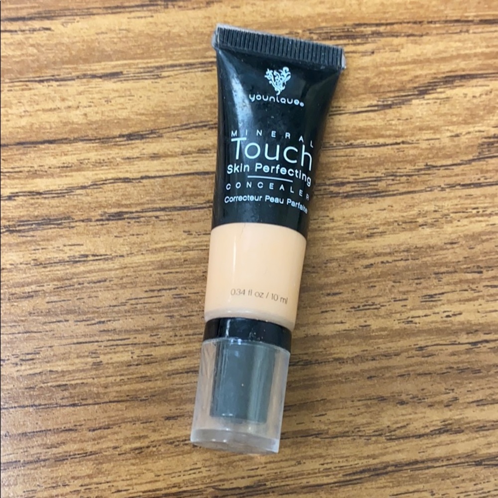 Younique concealer 👱🏻‍♀️